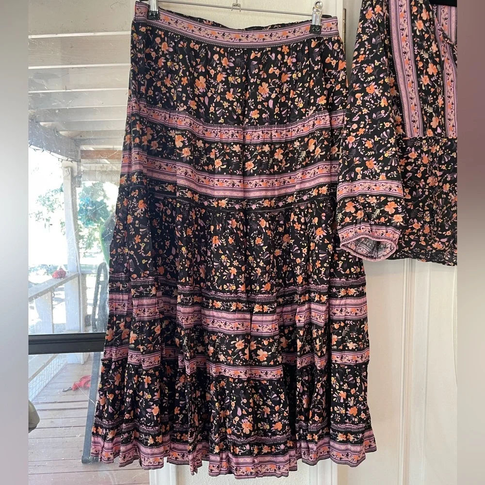 Arnhem Bloom Blouse and Midi Skirt Set in Nightshade floral black  medium Euc - Picture 5 of 11